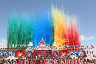 沙漠盛典，艺术点睛 内蒙古那达慕的艺术表演服务盛宴